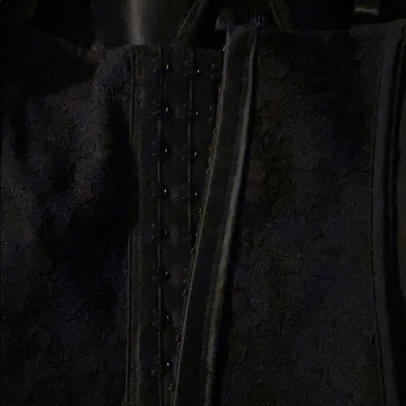 Black corset. 36C. Worn twice - Picture 3 of 4